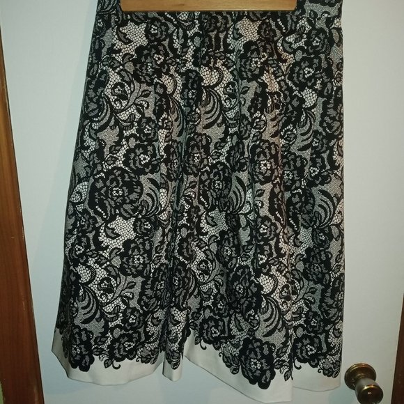 White House Black Market Black & White Flower Print Skirt - Picture 3 of 3